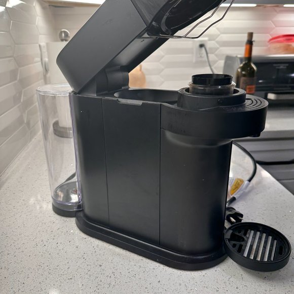 Nespresso Vertuo Next Coffee and Espresso Machine by De'Longhi, Limited Edition - Picture 4 of 8